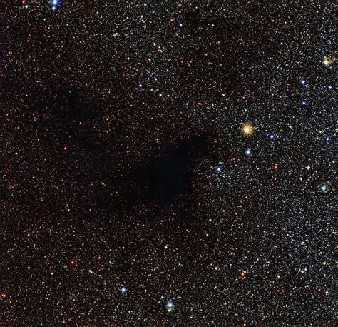 Una nube negra oscurece la luz de cientos de estrellas / Fotografías / Multimedia / SINC