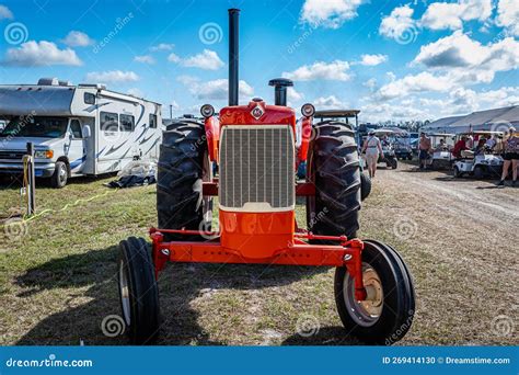 1963 Allis-Chalmers D19 Diesel Tractor Editorial Image - Image of ...