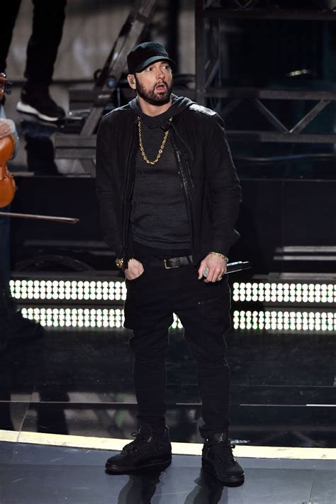 Eminem Surprises Oscars 2020 Crowd in All-Black Jordan Sneakers ...