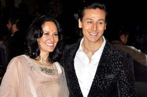 Tiger Shroff Family Photo, Father, Mother, Age, Real Name, Biography