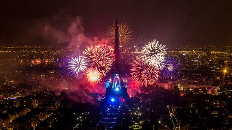 night fireworks at the Eiffel Tower in Paris, France [3716x2090] : r ...