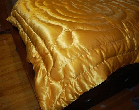 Gorgeous Vintage Mairgold/golden Liquid Satin Goose Down Quilted ...