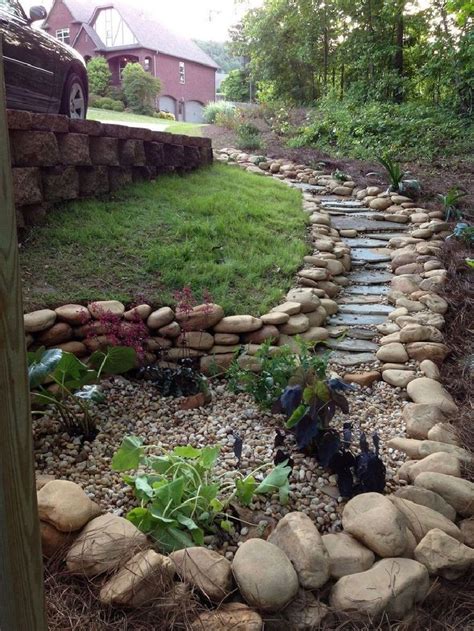 35 Lovely Dry River Bed Landscaping Ideas You Should Have In Your Yard in 2020 | Backyard ...