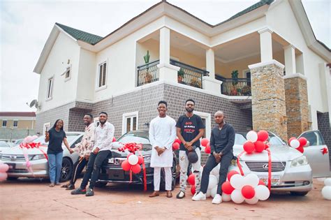 PHOTOS: Gospel Singer Moses Bliss Gifts New Cars To His Signees, And Barber – Channels Television