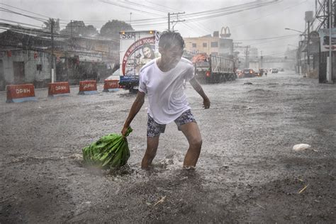 Typhoon Kammuri Hits Philippines as More Than 300,000 Evacuated, Flights Cancelled - Newsweek