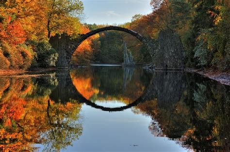 Le Pont du Diable (Rakotzbrücke) dans Kromlauer Park, Gablenzgasse, l ...