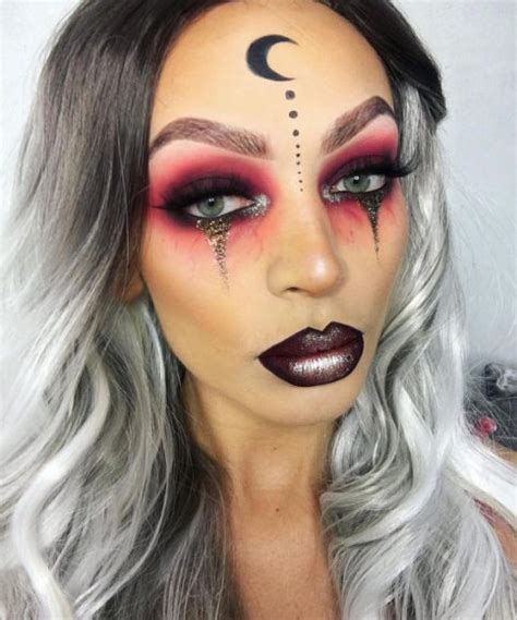 40+ Spooky Halloween Makeup Ideas : Glitter Tear Makeup