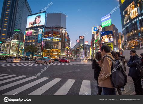 Shibuya Crossing at night in Tokyo, Japan – Stock Editorial Photo © zephyr18 #159290412