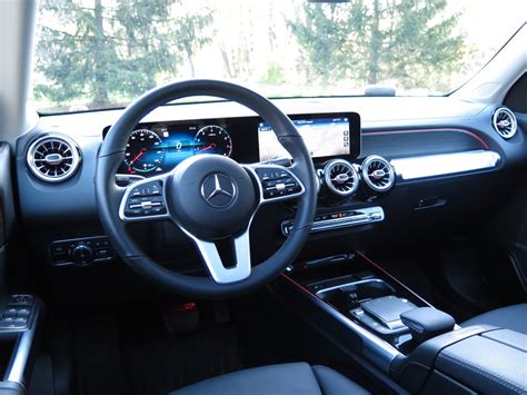 2025 Mercedes-Benz GLB-Class: 172 Interior Photos | U.S. News