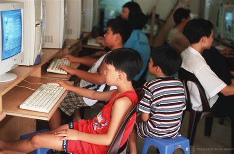 hwb-00255 World Bank | Children learning computer skills at … | Flickr