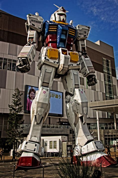 Gundam Giant Robot Statue by amigaboi on DeviantArt