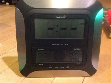 87700 Skyscan Atomic Clock with Outdoor Temperature Phases of The Moon ...