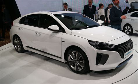 Hyundai Ioniq Hybrid Showcased At Auto China 2016 - PakWheels Blog