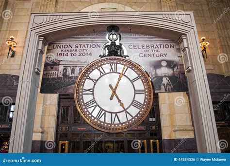 Union Station Grand Hall Clock Editorial Photo - Image of minutes ...