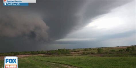 Wall cloud spotted in Fort Riley, Kansas | Latest Weather Clips | FOX Weather