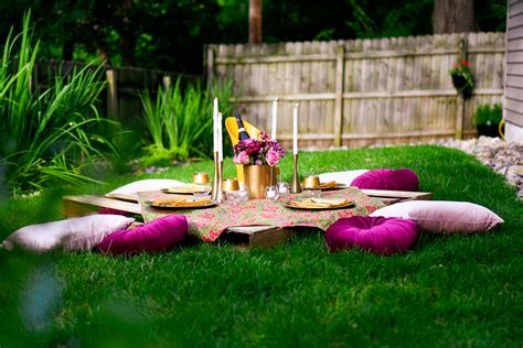 How To Make Low Picnic Table Out Of Pallets | Brokeasshome.com