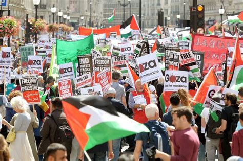 Gaza protest: Tens of thousands call for end of conflict during march through London | London ...