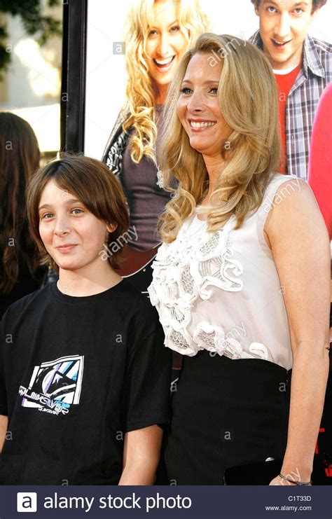 Lisa Kudrow Son College - Lisa Kudrow Explains Why Her Son Julian ...