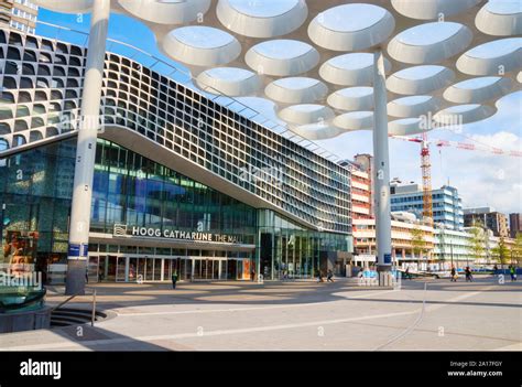 Station Square (Stationsplein) with the entrance of the Hoog Catharijne ...