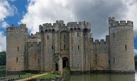 Castle And Moat Bodiam Free Stock Photo - Public Domain Pictures