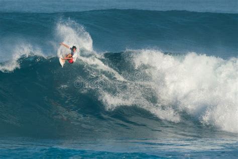 Hawaii North Shore surfing editorial stock image. Image of surfing - 88220724