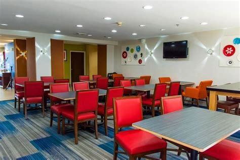 Holiday Inn Express Hotel & Suites Kinston - UPDATED 2018 Prices ...