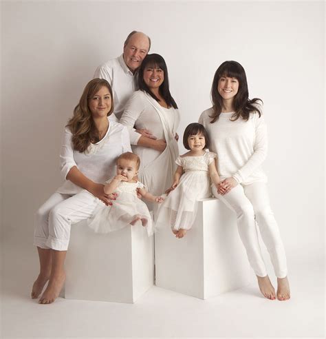 Pin by Mandy Lundy on Family Portrait Clothing Ideas | Family photo studio, Studio family ...