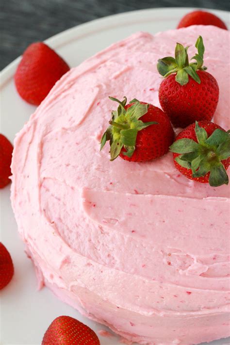 Light, fluffy and deliciously moist vegan strawberry cake with ...