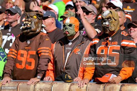 Cleveland Browns Dog Pound Photos and Premium High Res Pictures - Getty ...