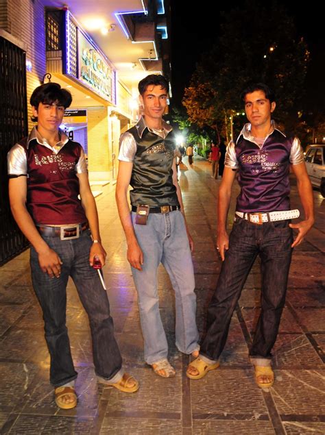 Dress Code in Iran for Tourists | What to Wear in Iran | Wild Frontiers