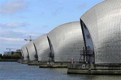 London weather: Thames Barrier shut as coastal surge and strong winds ...