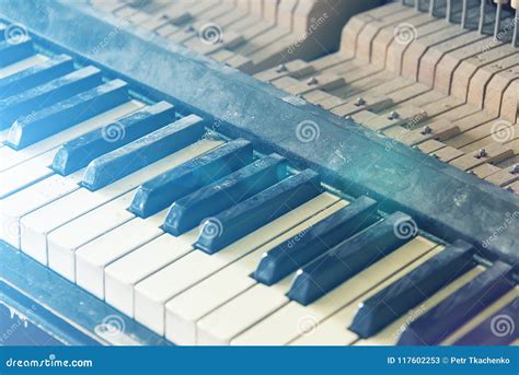 Repair Old Piano, Keys and Hammers Stock Image - Image of hand, bass: 117602253