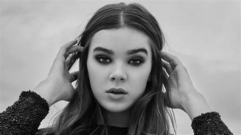 Download Black & White Monochrome Close-up Face Singer Actress Celebrity Hailee Steinfeld 4k ...