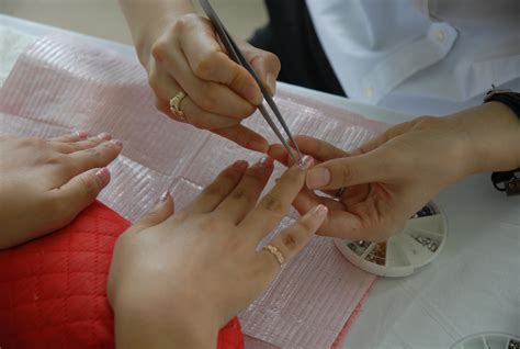 File:Nail salon -Fujiyoshida 01.jpg - Wikimedia Commons