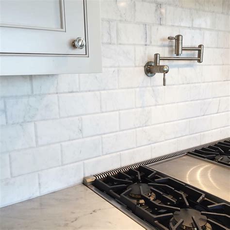 Love this backsplash! ☁️ | Carrera marble backsplash, Marble backsplash, Backsplash