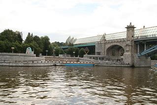 Bridge across the Moskva river | A pedestrian bridge, from G… | Flickr