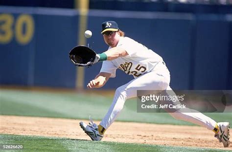 396 Mark Mcgwire 1997 Photos & High Res Pictures - Getty Images