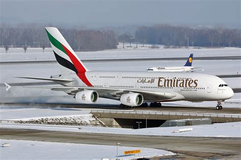 Airbus A380-800 of Emirates Airlines Taxiing Aircraft Wallpaper 3328 - AERONEF.NET