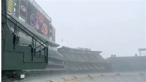 Lambeau Field in the Snow Without Fans is One Final Depressing Image of ...