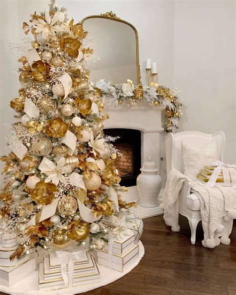 Elegant White and Gold Christmas | Elegant christmas trees, Gold christmas tree decorations ...