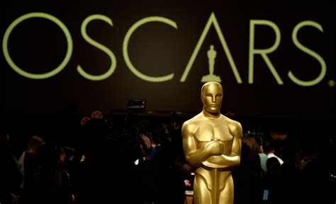 The 15 Most Memorable Academy Awards Moments from History | How to memorize things, Oscar ...