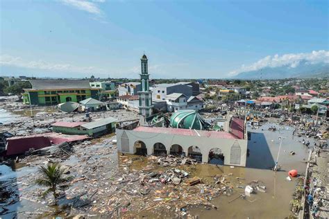 Eerie liquefaction and lateral slide phenomena captured on film during ...