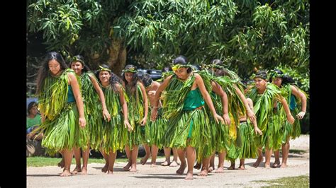 Traditional Polynesian dance - MANGAREVA ISLAND, French Polynesia - YouTube