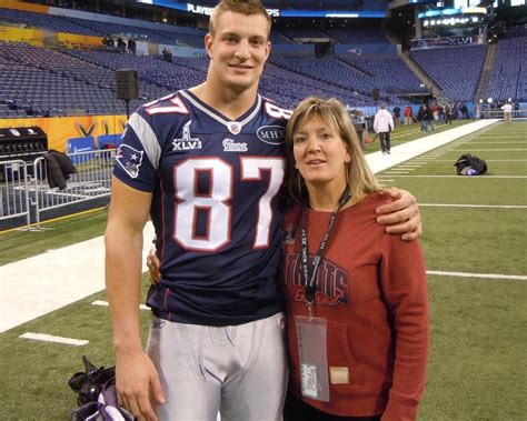 Rob Gronkowski Family Photos, Wife, Mom And Dad, Height, Jersey