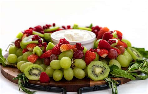 Holiday Wreath Fruit Tray - i am baker