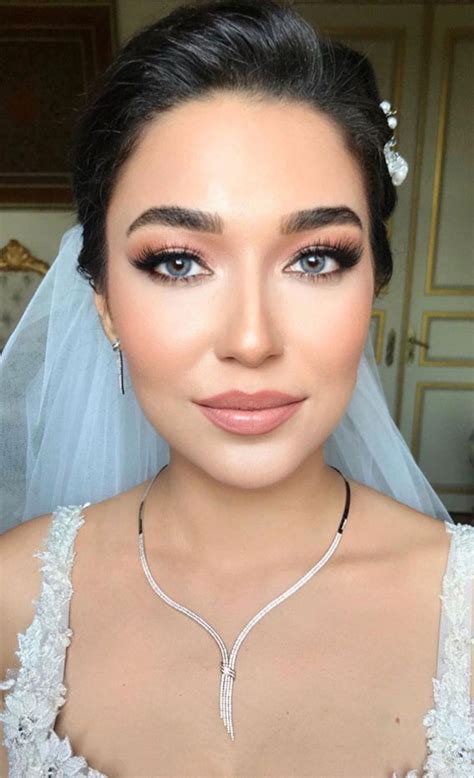 29 Glamorous Wedding Makeup : Elegant Bridal Look with Hair Up