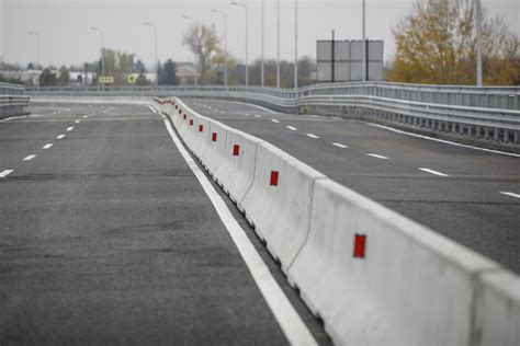 Pros And Cons Of Precast Concrete Barriers | Grosso Precast Concrete