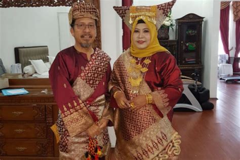 Warna-warni Baju Adat Ramaikan HUT Pasaman Barat - ANTARA Sumbar