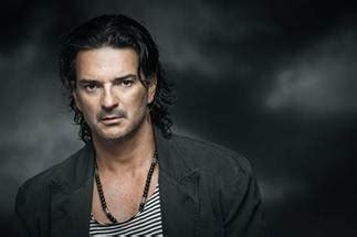 Ricardo Arjona hace dueto con la guatemalteca Gaby Moreno