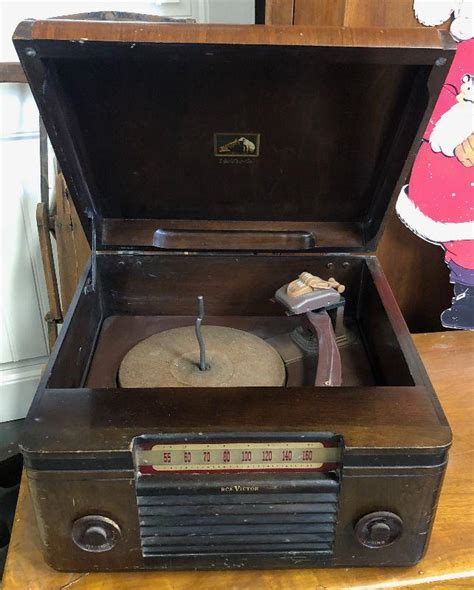 Lot#004 RCA Victor Phonograph Radio Model 65U | EstateSales.org